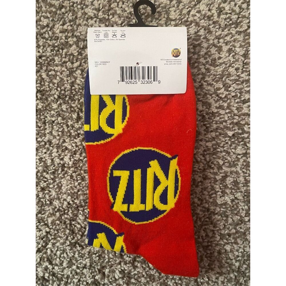 Crazy Socks Men's Ritz Crackers Crew Socks Red Fits Shoe Size 6-12 - Picture 2 of 2